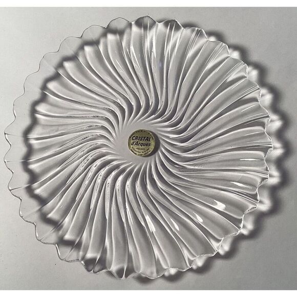 Plates w/Scalloped Rim 7” - Picture 2 of 5